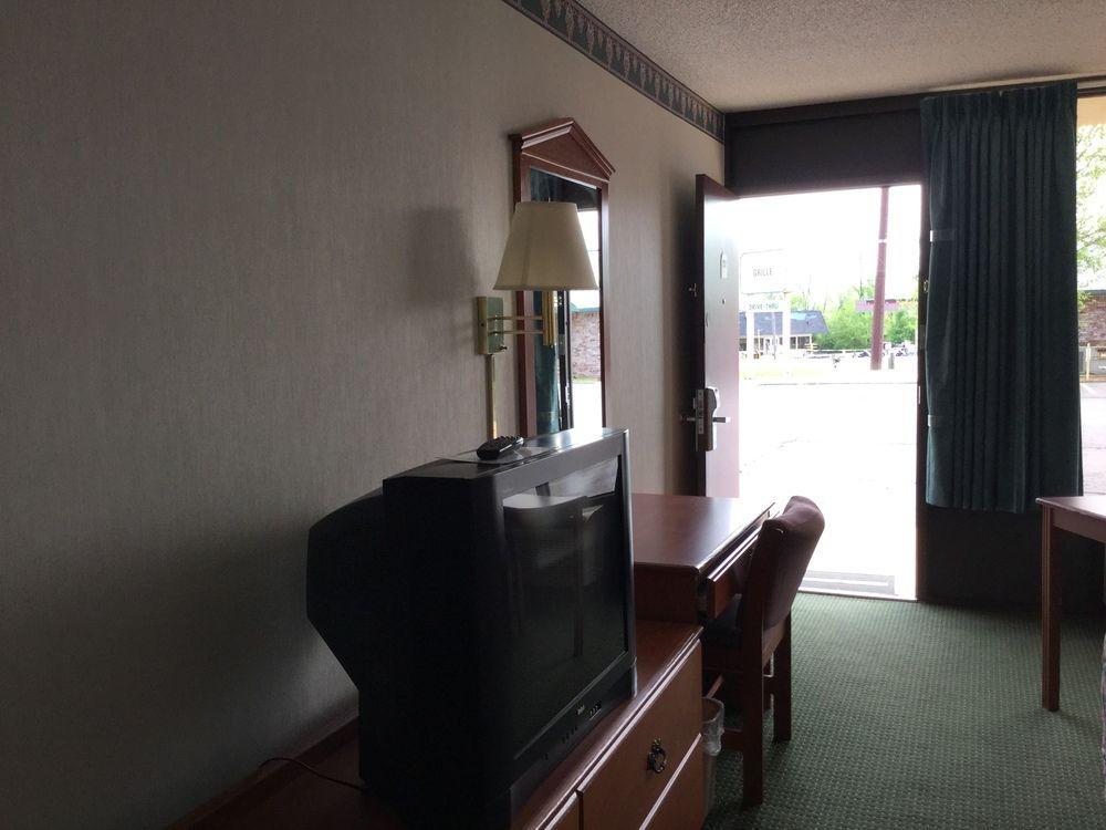 Sunset Motel Clarksville